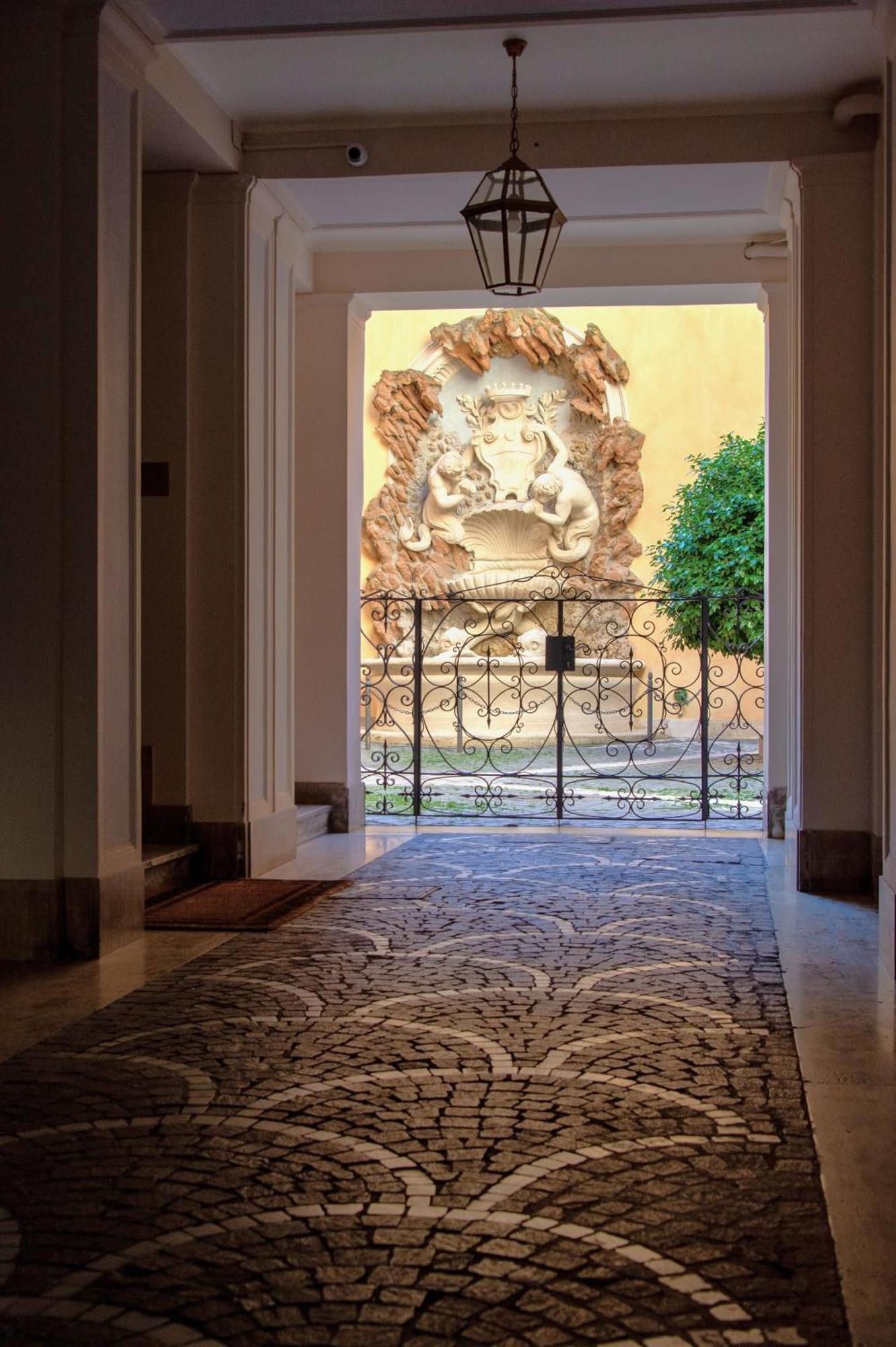 Bernini Stay, Next To Trevi Fountain Rome Buitenkant foto